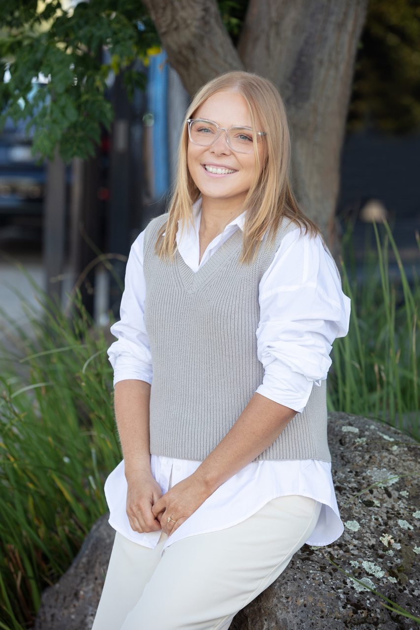 TBalakas0322_0079 Relaxed outdoor headshot Melbourne